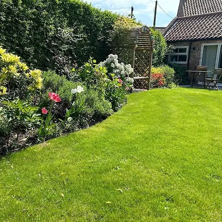 Pretty Garden Holiday home