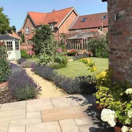 Pretty Garden Tollerton (Yorkshire)